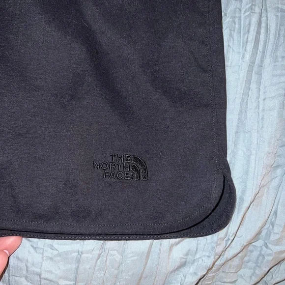 Woman’s Northface Black Skort size L NWOT - Picture 2 of 4